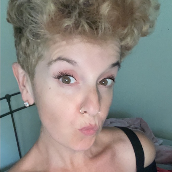 Meet your Posher, Colleen - Picture 3 of 4